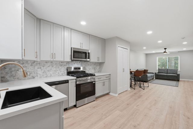 1919 20th Street, Huntsville, TX 77340