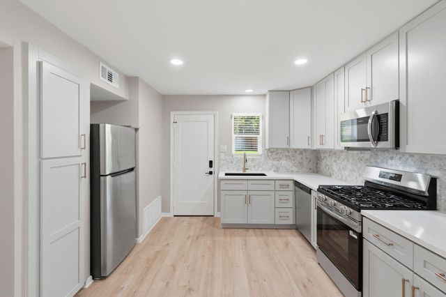 1919 20th Street, Huntsville, TX 77340