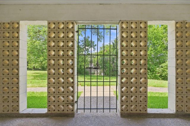 1919 20th Street, Huntsville, TX 77340