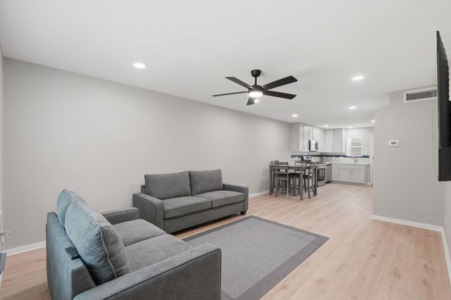 1919 20th Street, Huntsville, TX 77340
