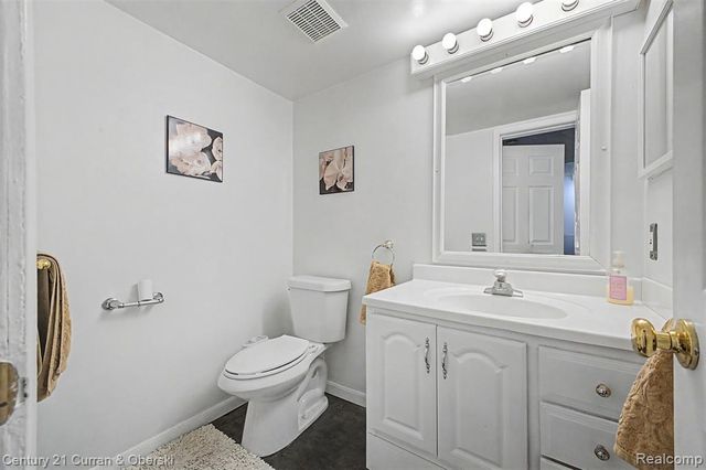 18240 University Park Drive, Livonia, MI 48152