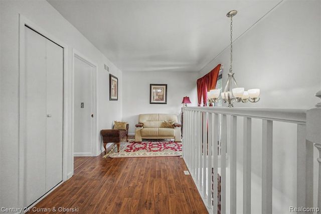 18240 University Park Drive, Livonia, MI 48152