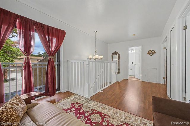 18240 University Park Drive, Livonia, MI 48152