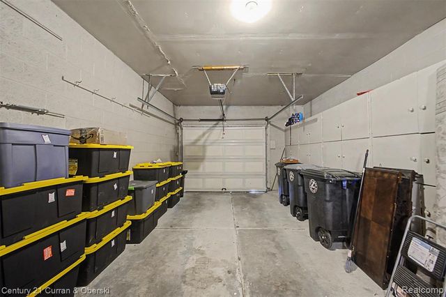 18240 University Park Drive, Livonia, MI 48152