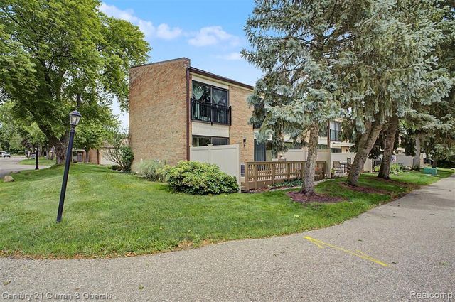 18240 University Park Drive, Livonia, MI 48152