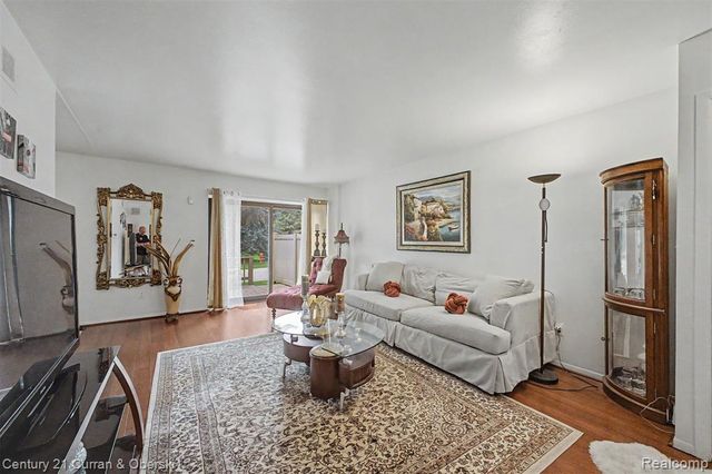 18240 University Park Drive, Livonia, MI 48152