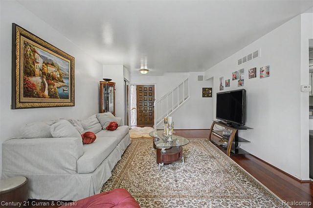 18240 University Park Drive, Livonia, MI 48152