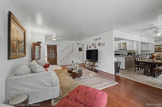 18240 University Park Drive, Livonia, MI 48152
