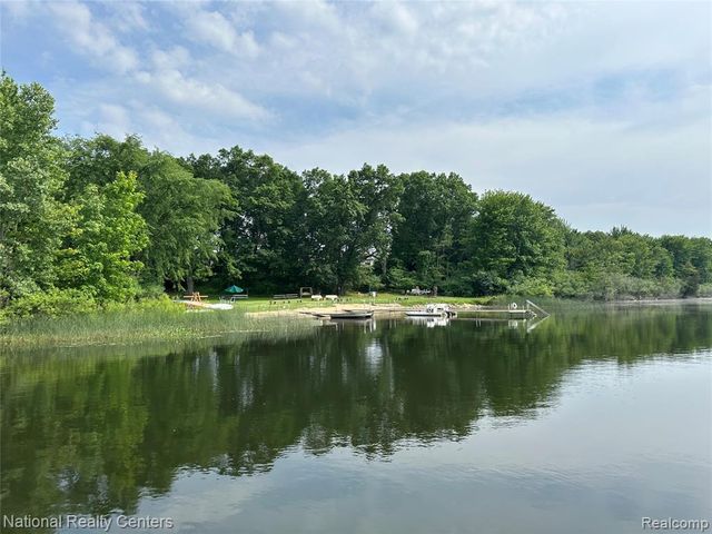 12104 Lexington Drive 3, South Lyon, MI 48178