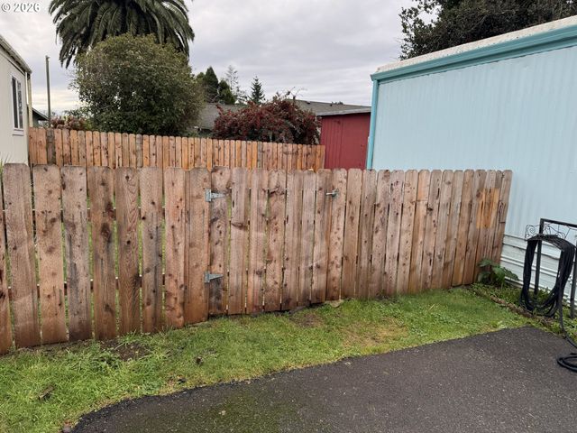 16345 GROOTENDORST Ln 4, Brookings, OR 97415