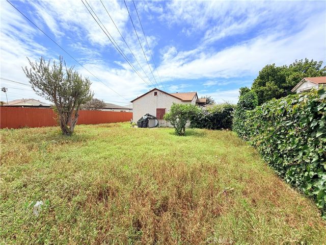 10846 S Manhattan, Los Angeles, CA 90047