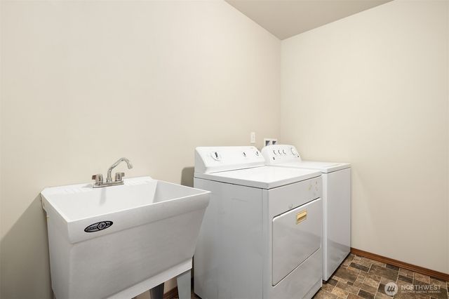 1654 SW Stremler Drive, Oak Harbor, WA 98277