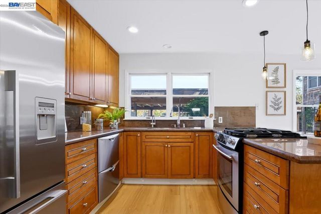 204 Centre Ct, Alameda, CA 94502