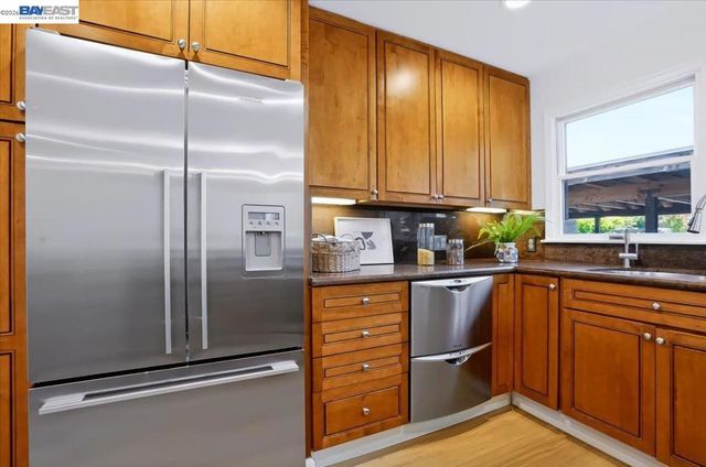 204 Centre Ct, Alameda, CA 94502