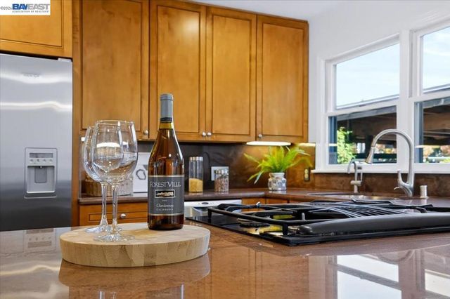 204 Centre Ct, Alameda, CA 94502