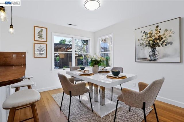 204 Centre Ct, Alameda, CA 94502