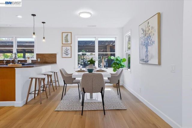 204 Centre Ct, Alameda, CA 94502