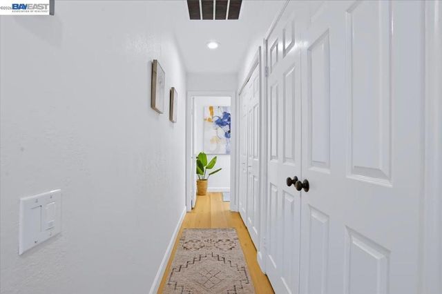 204 Centre Ct, Alameda, CA 94502