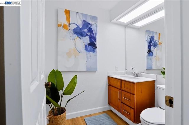 204 Centre Ct, Alameda, CA 94502