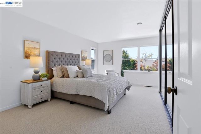 204 Centre Ct, Alameda, CA 94502