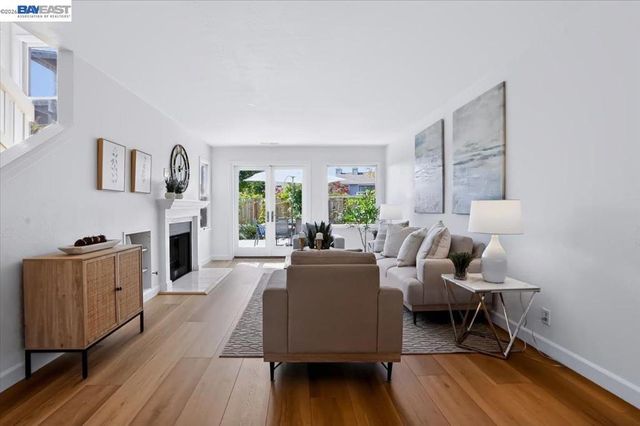 204 Centre Ct, Alameda, CA 94502