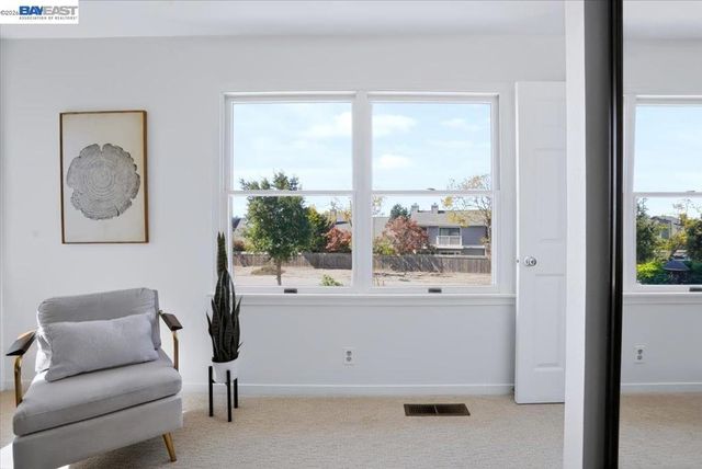 204 Centre Ct, Alameda, CA 94502