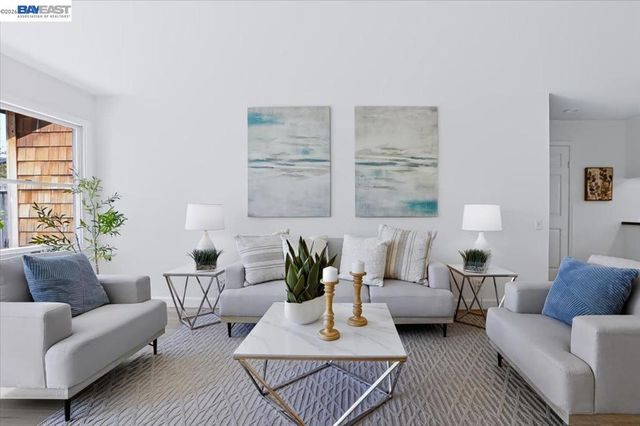 204 Centre Ct, Alameda, CA 94502