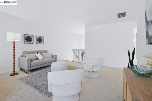 204 Centre Ct, Alameda, CA 94502