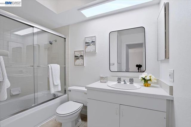 204 Centre Ct, Alameda, CA 94502