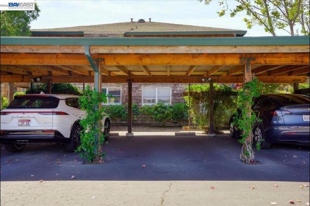 204 Centre Ct, Alameda, CA 94502