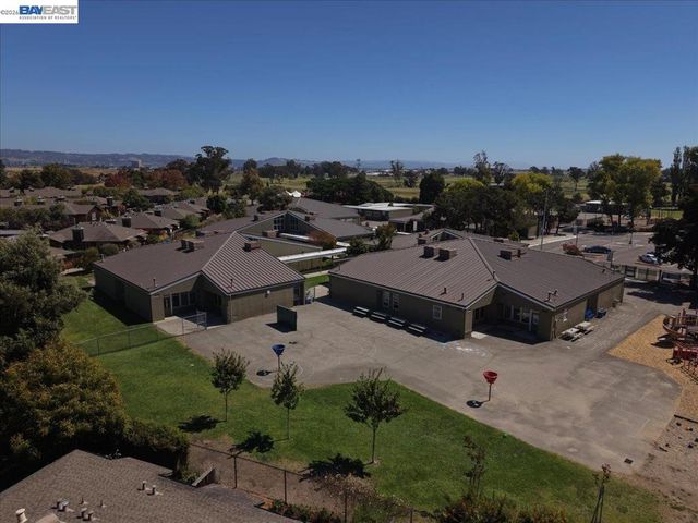 204 Centre Ct, Alameda, CA 94502