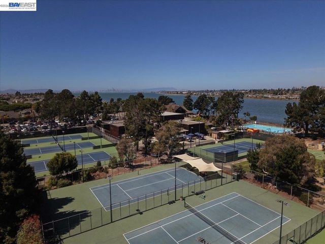 204 Centre Ct, Alameda, CA 94502