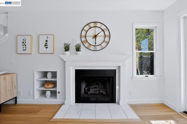 204 Centre Ct, Alameda, CA 94502