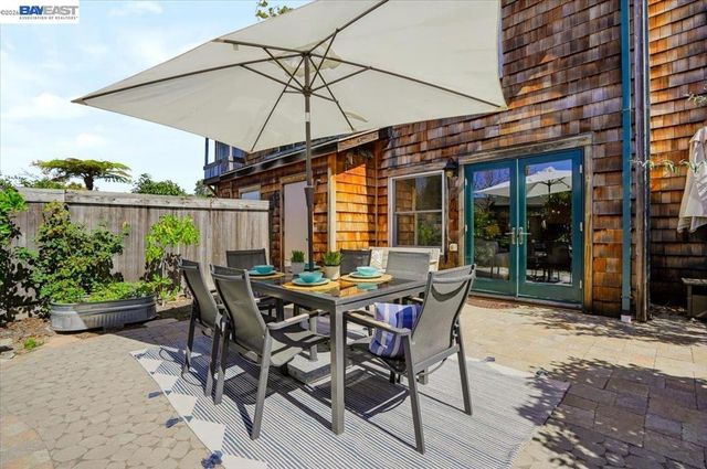 204 Centre Ct, Alameda, CA 94502