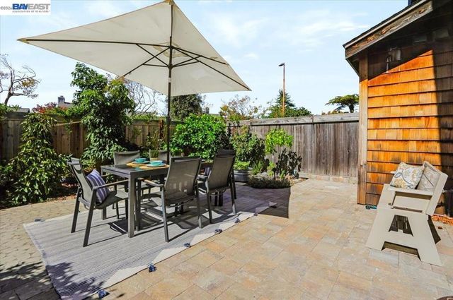 204 Centre Ct, Alameda, CA 94502