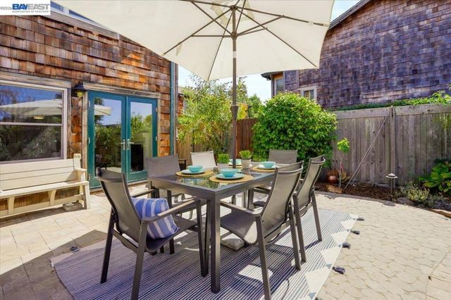 204 Centre Ct, Alameda, CA 94502