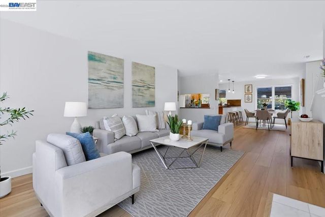 204 Centre Ct, Alameda, CA 94502