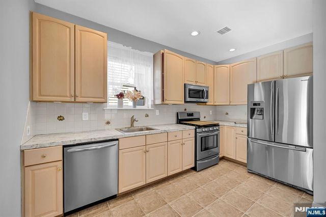 48 Main Avenue, Wallington, NJ 07057