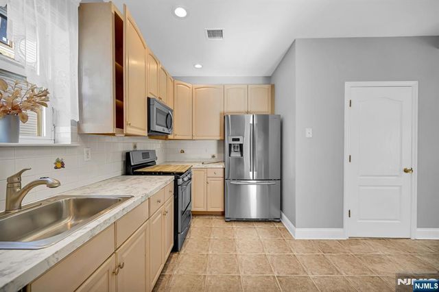 48 Main Avenue, Wallington, NJ 07057