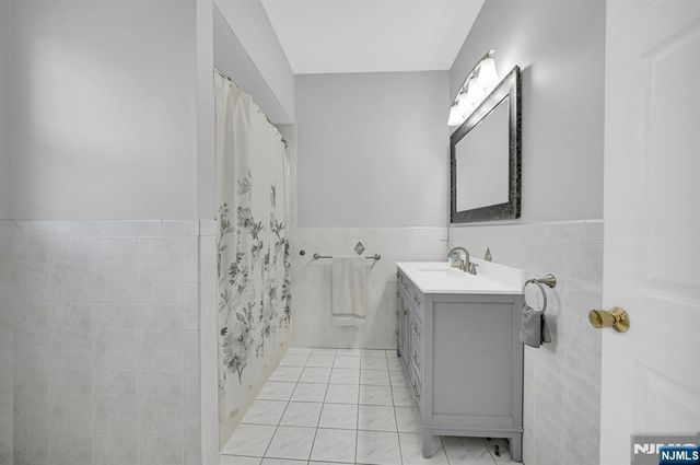 48 Main Avenue, Wallington, NJ 07057