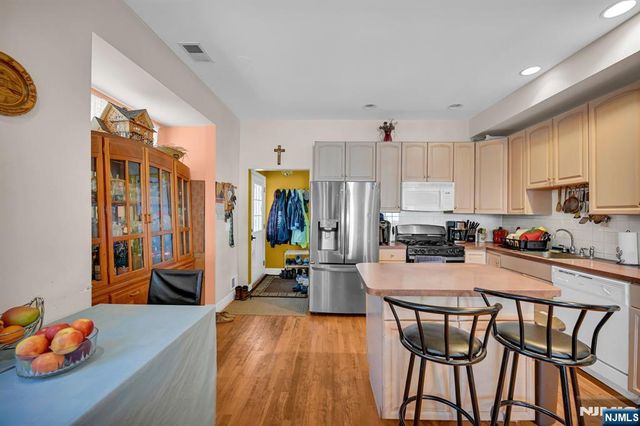 48 Main Avenue, Wallington, NJ 07057