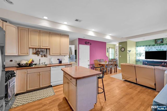 48 Main Avenue, Wallington, NJ 07057