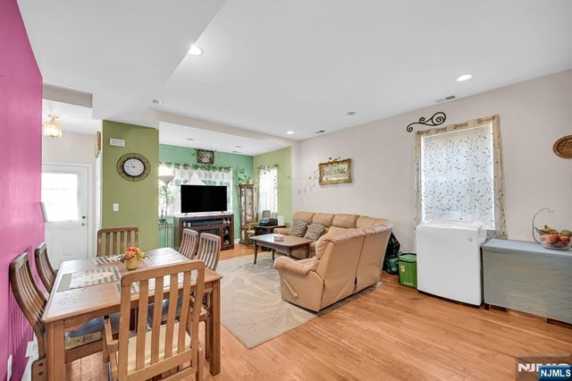 48 Main Avenue, Wallington, NJ 07057