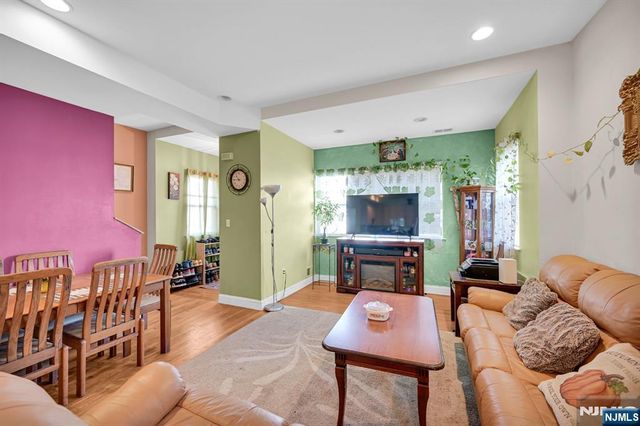 48 Main Avenue, Wallington, NJ 07057