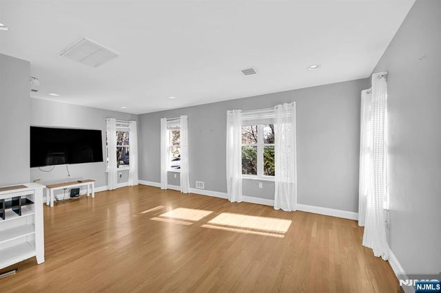 48 Main Avenue, Wallington, NJ 07057
