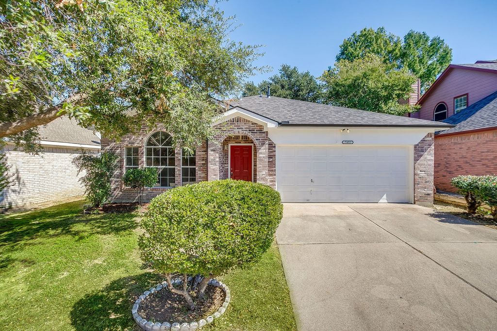 7452 Blackthorn Drive, Fort Worth, TX 76137