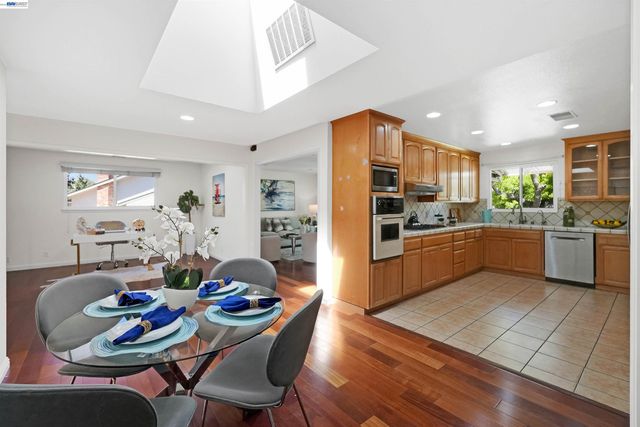 2076 Mento Dr, Fremont, CA 94539