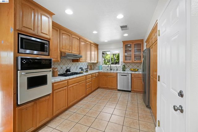 2076 Mento Dr, Fremont, CA 94539