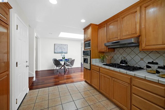 2076 Mento Dr, Fremont, CA 94539