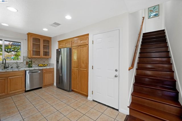 2076 Mento Dr, Fremont, CA 94539